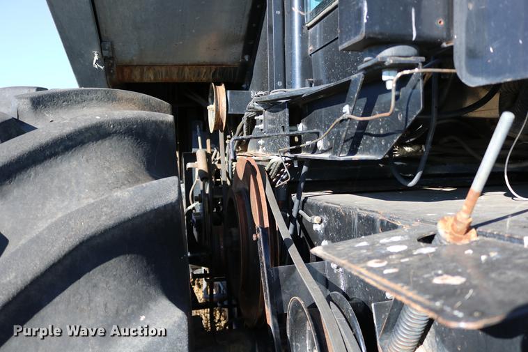 image for item DC3708 1996 Gleaner R72 combine