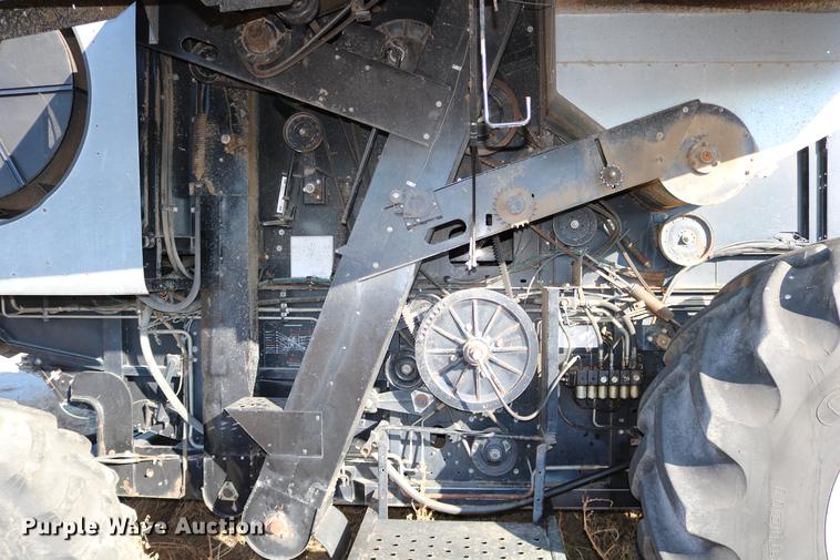 image for item DC3708 1996 Gleaner R72 combine