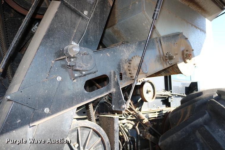 image for item DC3708 1996 Gleaner R72 combine