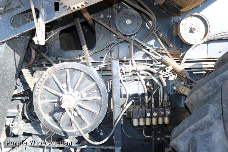 image for item DC3708 1996 Gleaner R72 combine