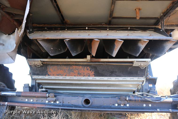 image for item DC3708 1996 Gleaner R72 combine