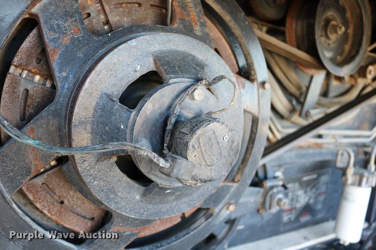 image for item DC3708 1996 Gleaner R72 combine