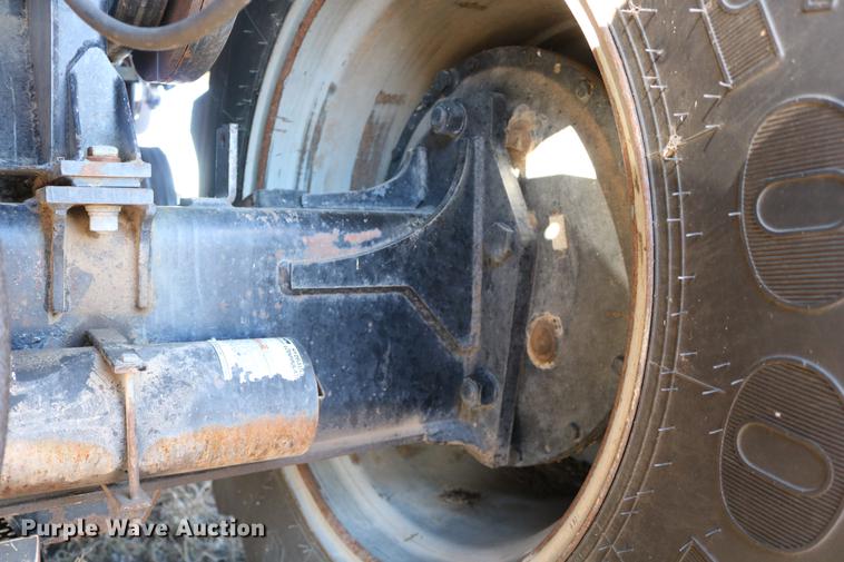 image for item DC3708 1996 Gleaner R72 combine