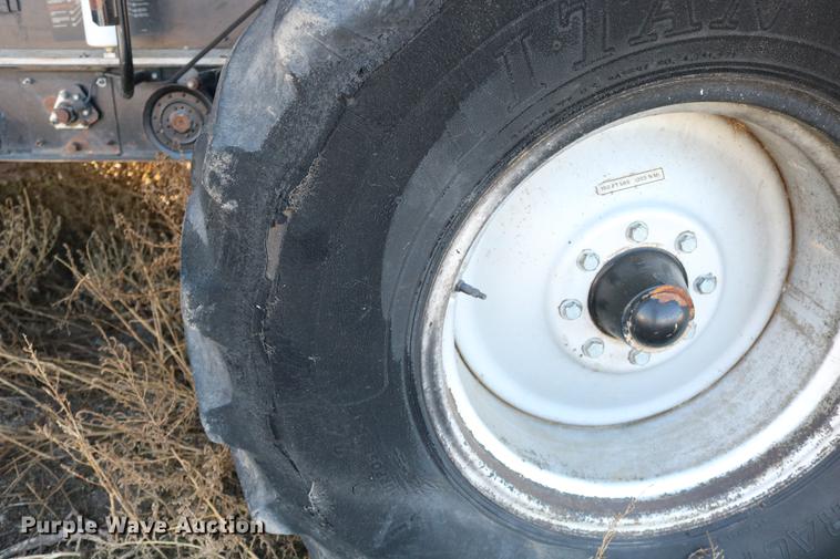 image for item DC3708 1996 Gleaner R72 combine