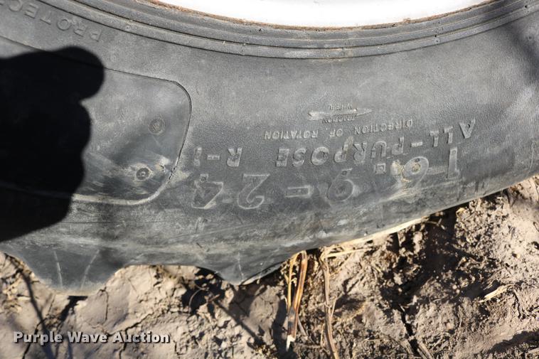 image for item DC3708 1996 Gleaner R72 combine