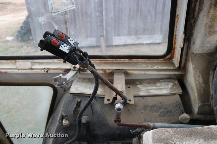 image for item DC3724 1975 Case 1175 tractor