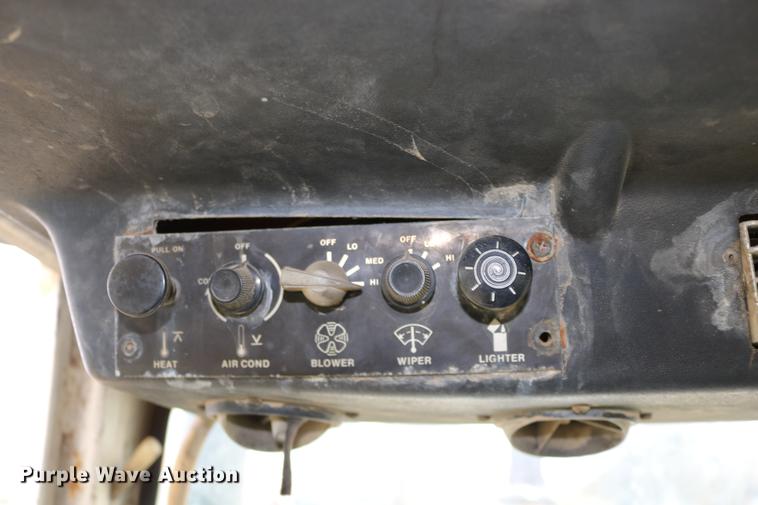 image for item DC3724 1975 Case 1175 tractor