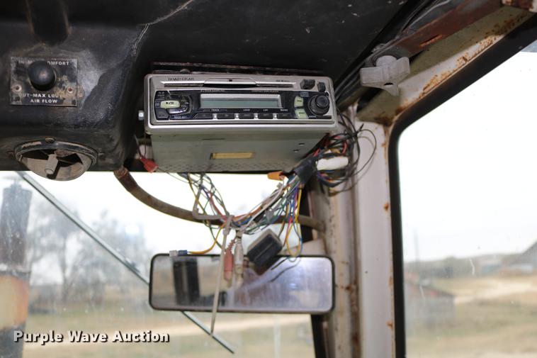 image for item DC3724 1975 Case 1175 tractor