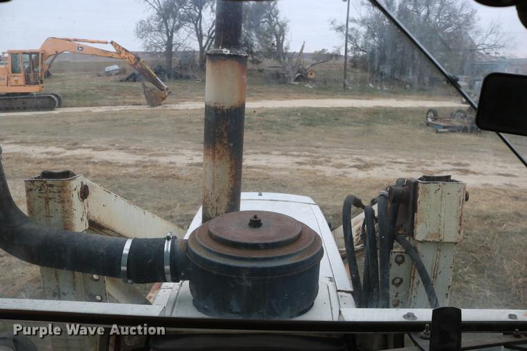 image for item DC3724 1975 Case 1175 tractor