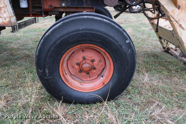 image for item DC3724 1975 Case 1175 tractor