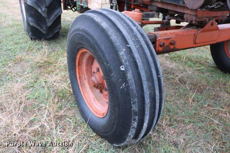 image for item DC3724 1975 Case 1175 tractor