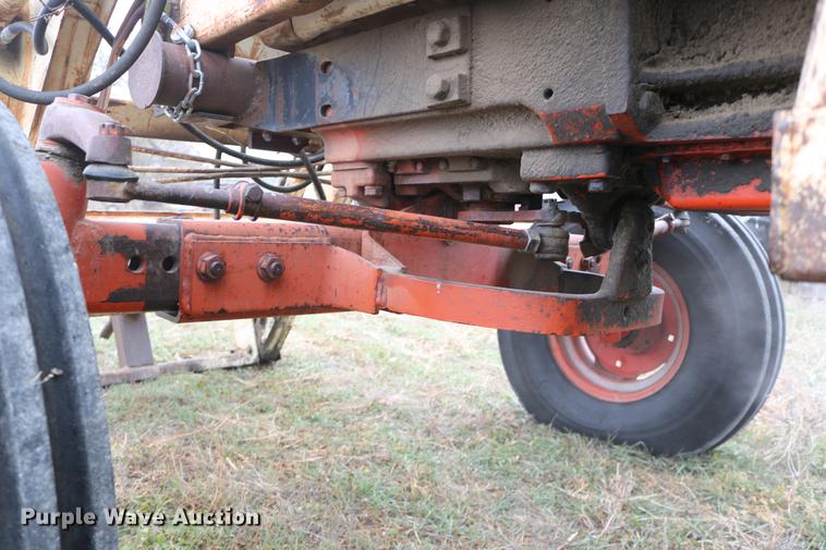 image for item DC3724 1975 Case 1175 tractor