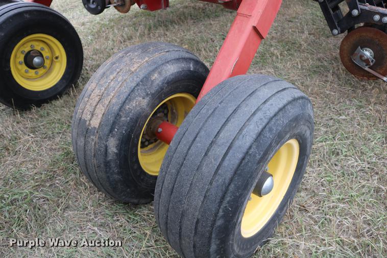 image for item DC3726 Sunflower 9130-40 no-till air seeder