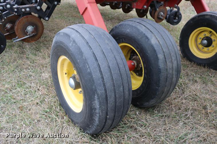 image for item DC3726 Sunflower 9130-40 no-till air seeder