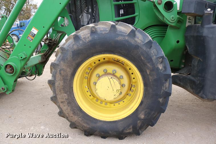 image for item DC3736 John Deere 7430 MFWD tractor