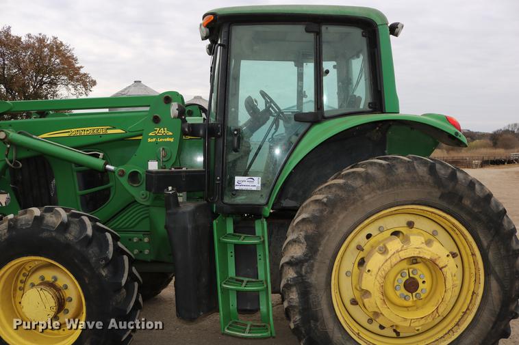 image for item DC3736 John Deere 7430 MFWD tractor