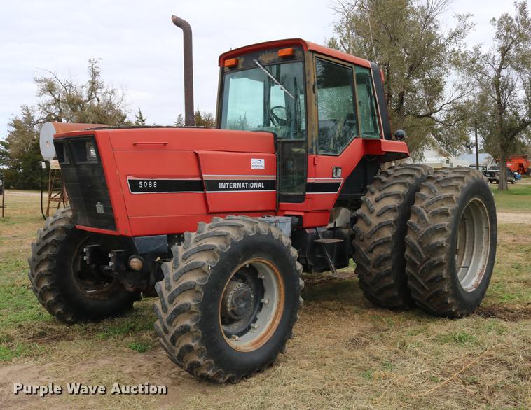 image for item DC3741 1984 International 5088 MFWD tractor