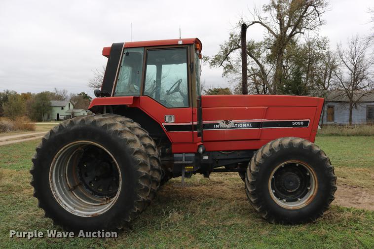 image for item DC3741 1984 International 5088 MFWD tractor
