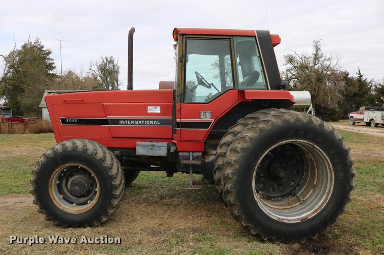 image for item DC3741 1984 International 5088 MFWD tractor