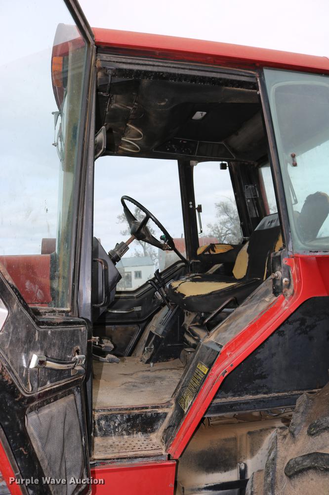 image for item DC3741 1984 International 5088 MFWD tractor