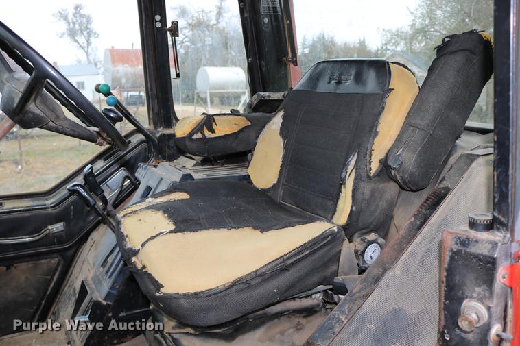 image for item DC3741 1984 International 5088 MFWD tractor