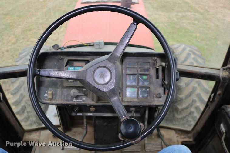 image for item DC3741 1984 International 5088 MFWD tractor