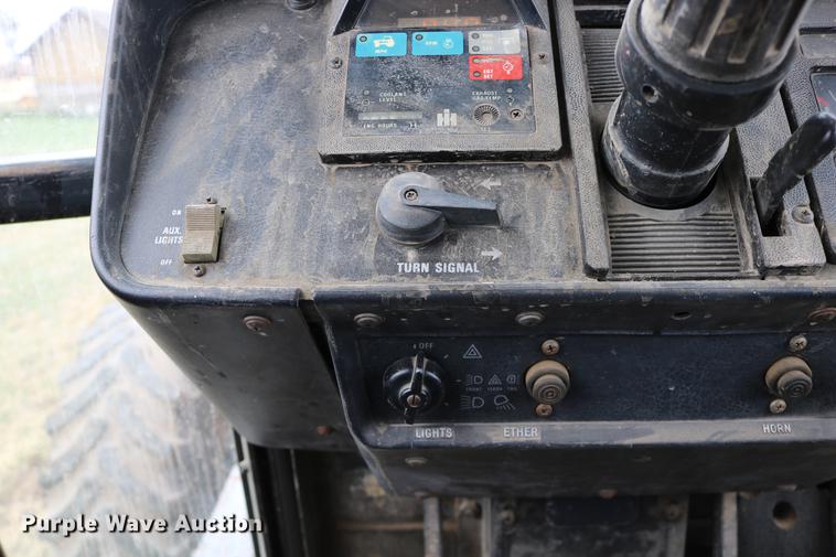 image for item DC3741 1984 International 5088 MFWD tractor