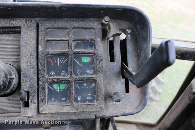 image for item DC3741 1984 International 5088 MFWD tractor