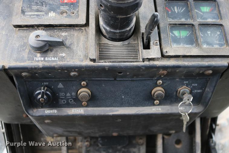 image for item DC3741 1984 International 5088 MFWD tractor