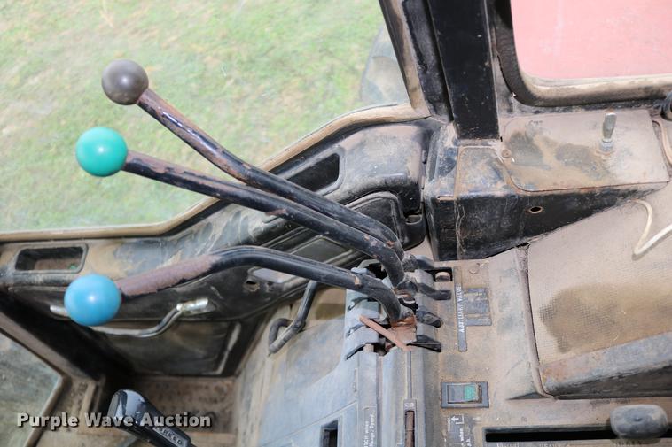 image for item DC3741 1984 International 5088 MFWD tractor