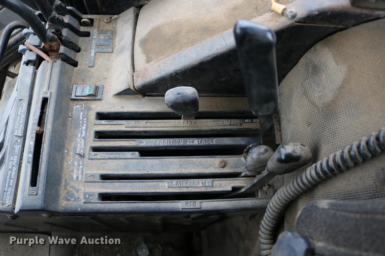 image for item DC3741 1984 International 5088 MFWD tractor