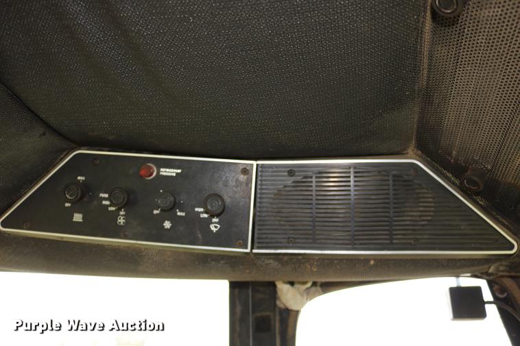 image for item DC3741 1984 International 5088 MFWD tractor