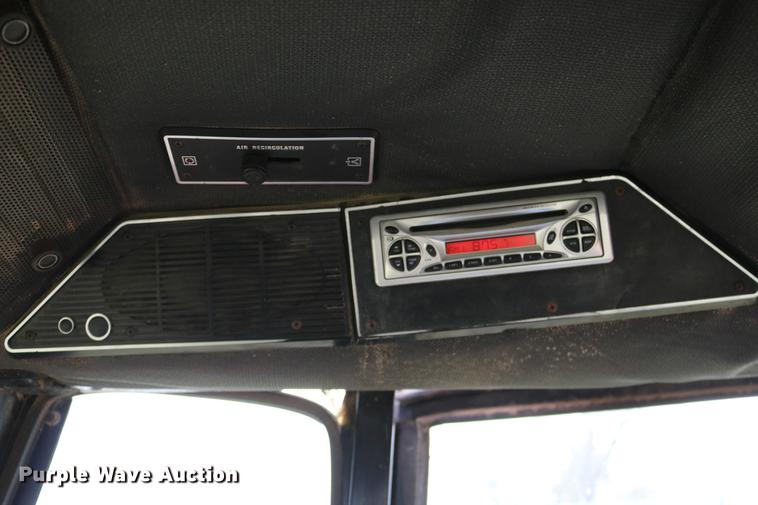 image for item DC3741 1984 International 5088 MFWD tractor