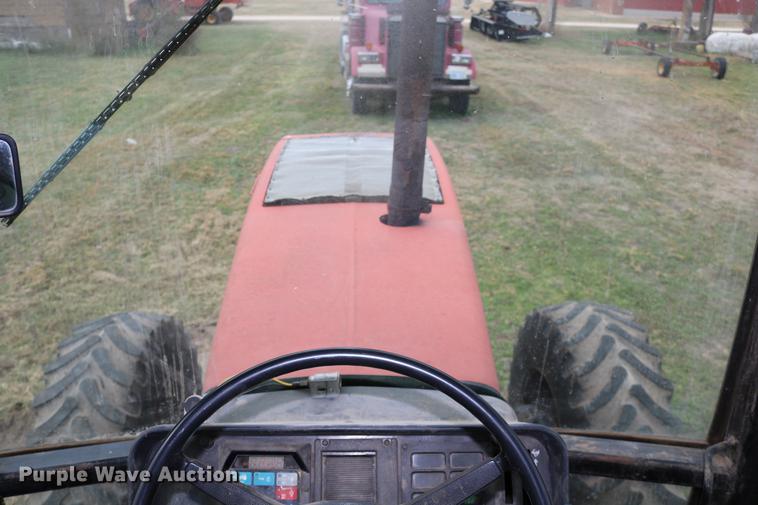 image for item DC3741 1984 International 5088 MFWD tractor