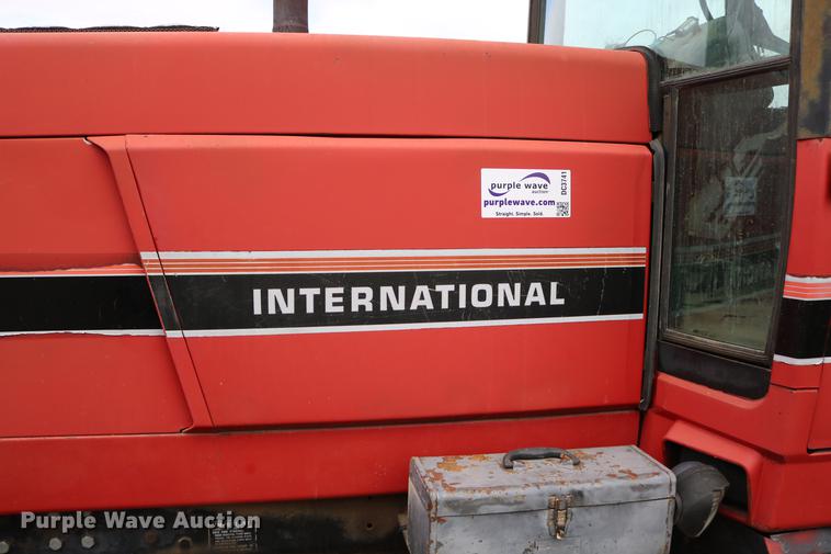 image for item DC3741 1984 International 5088 MFWD tractor