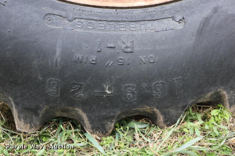 image for item DC3741 1984 International 5088 MFWD tractor