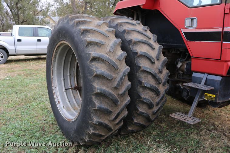 image for item DC3741 1984 International 5088 MFWD tractor