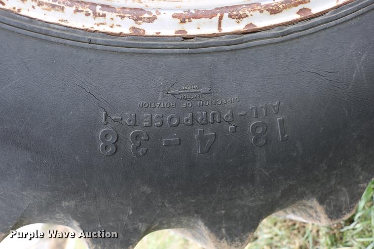 image for item DC3741 1984 International 5088 MFWD tractor