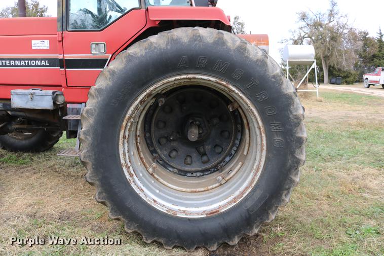 image for item DC3741 1984 International 5088 MFWD tractor