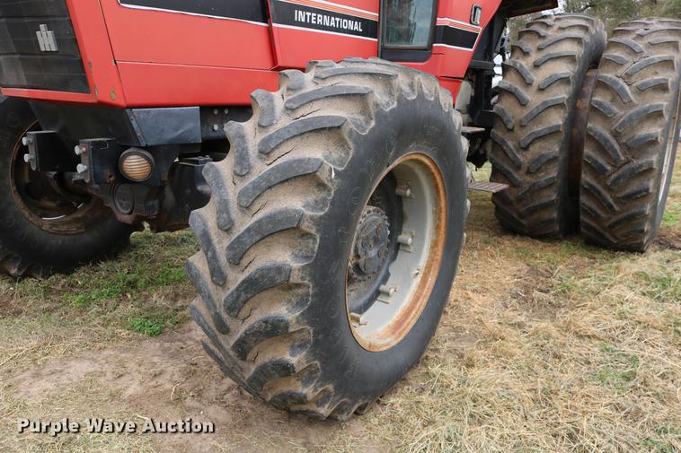 image for item DC3741 1984 International 5088 MFWD tractor