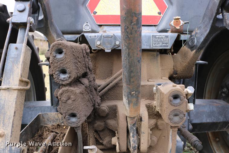 image for item DC3741 1984 International 5088 MFWD tractor