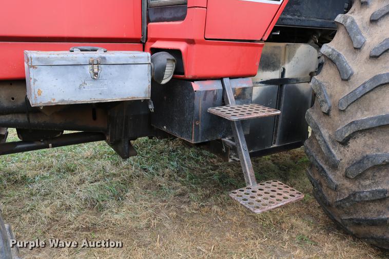 image for item DC3741 1984 International 5088 MFWD tractor