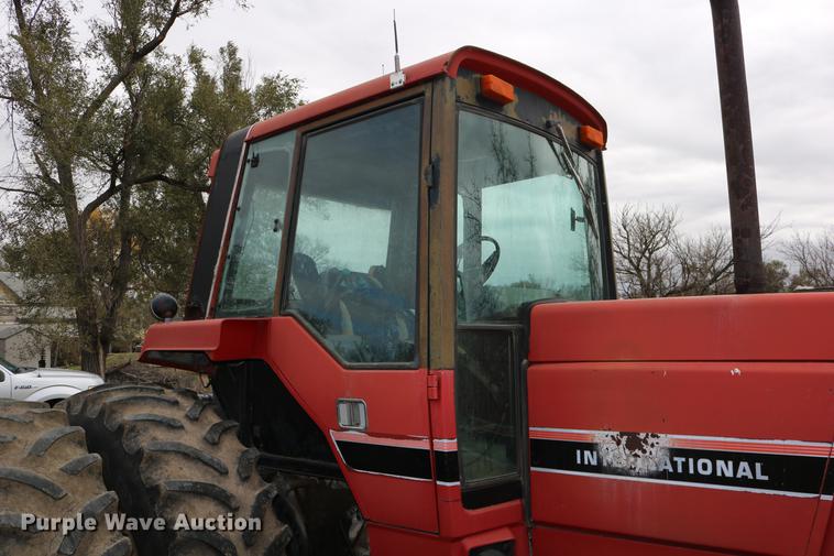image for item DC3741 1984 International 5088 MFWD tractor