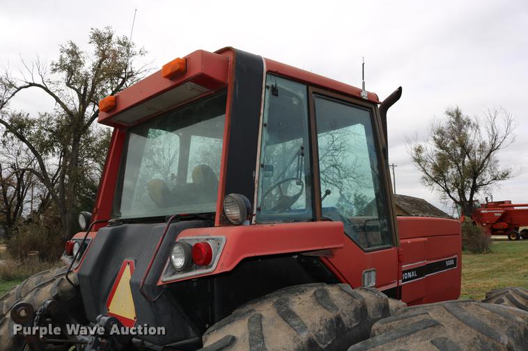 image for item DC3741 1984 International 5088 MFWD tractor