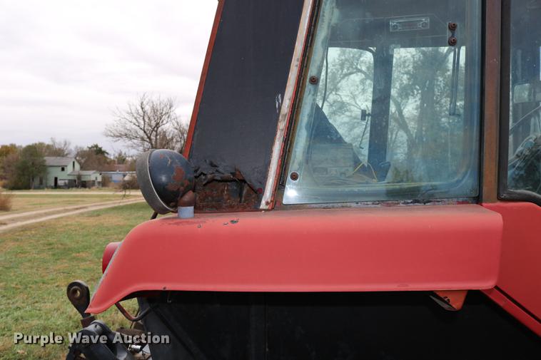 image for item DC3741 1984 International 5088 MFWD tractor