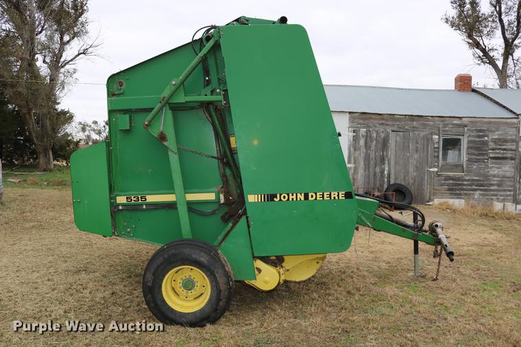 image for item DC3743 1990 John Deere 535 round baler