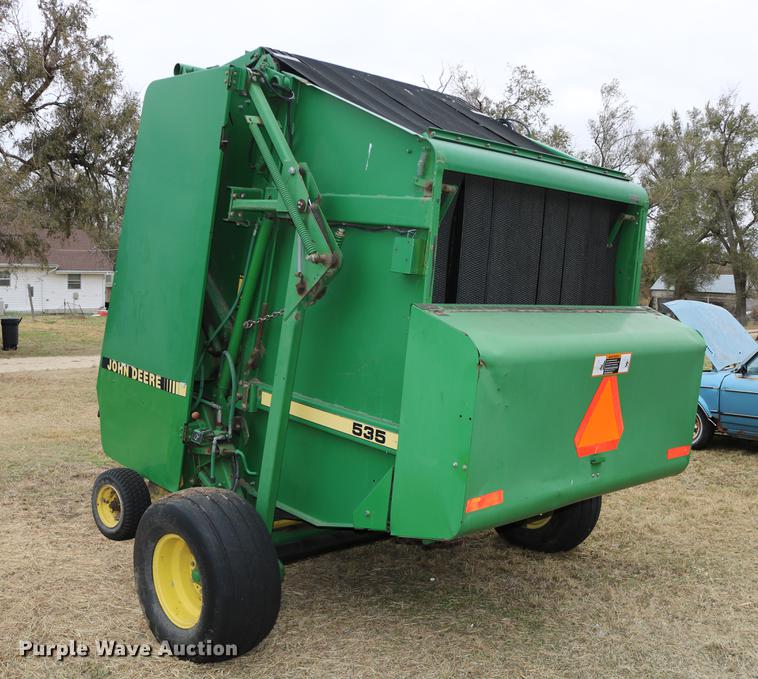 image for item DC3743 1990 John Deere 535 round baler