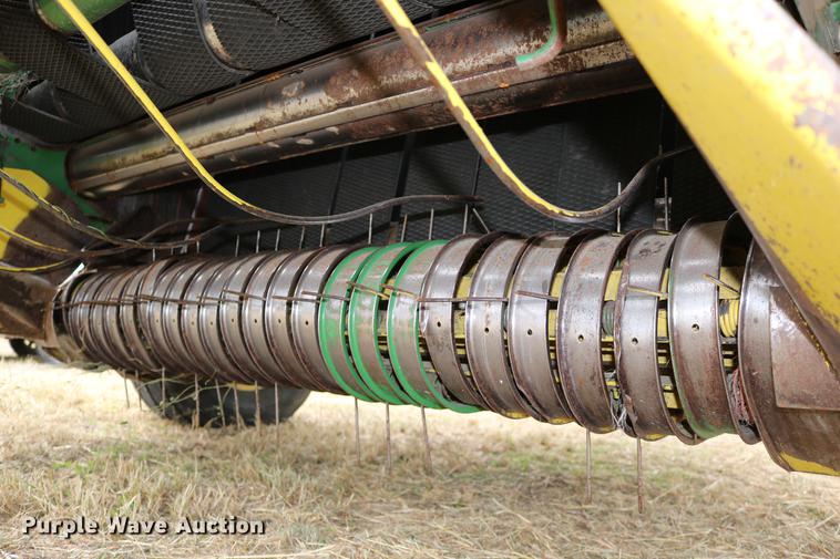image for item DC3743 1990 John Deere 535 round baler