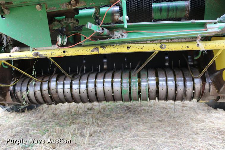 image for item DC3743 1990 John Deere 535 round baler