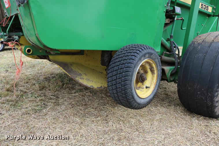 image for item DC3743 1990 John Deere 535 round baler